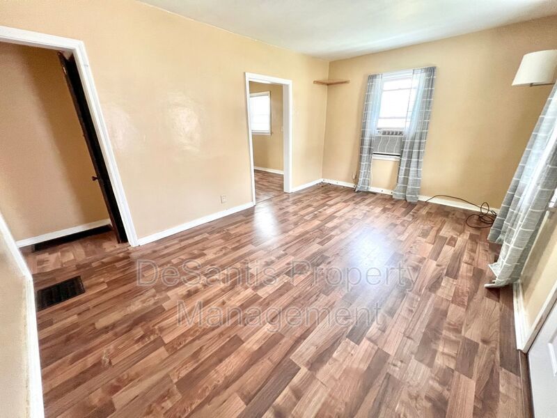Beaver Falls - 2 bedroom 1 Bath Home property image