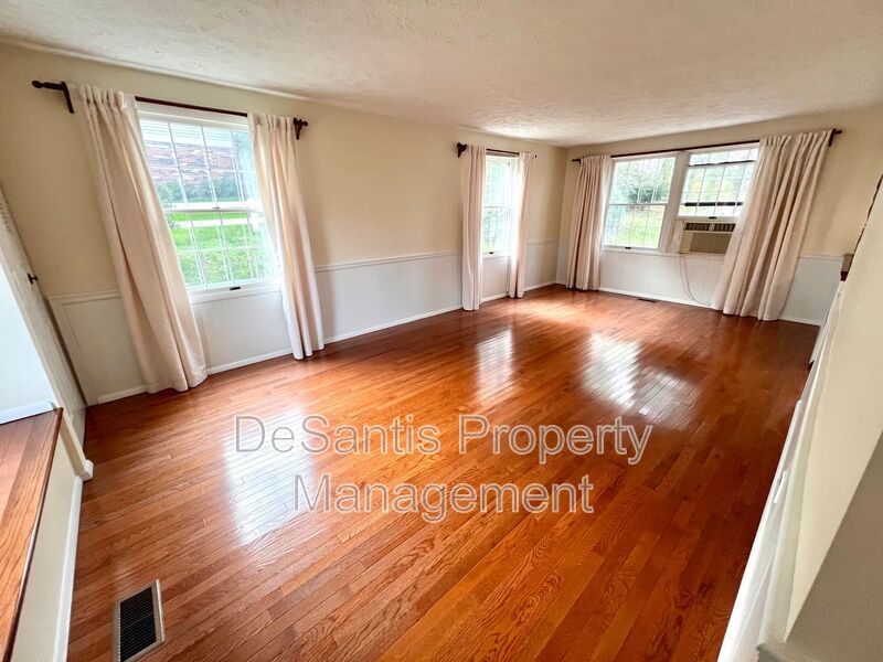 Beautiful Home - 3 Bedroom 2.5 Bathroom - Pittsburgh property image