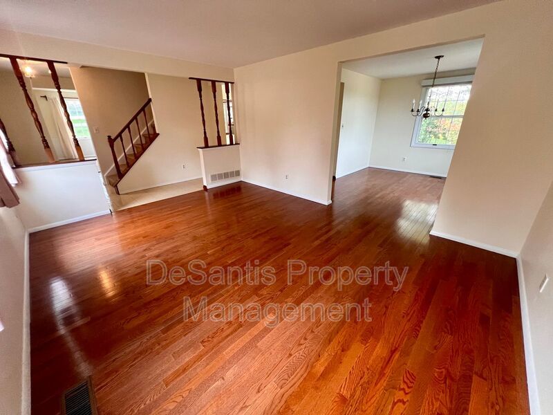 Beautiful Home - 3 Bedroom 2.5 Bathroom - Pittsburgh property image