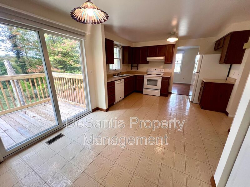 Beautiful Home - 3 Bedroom 2.5 Bathroom - Pittsburgh property image
