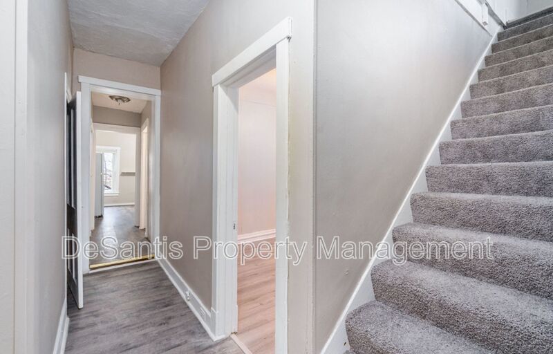 Pittsburgh - 2 Bedroom 1 Bathroom property image