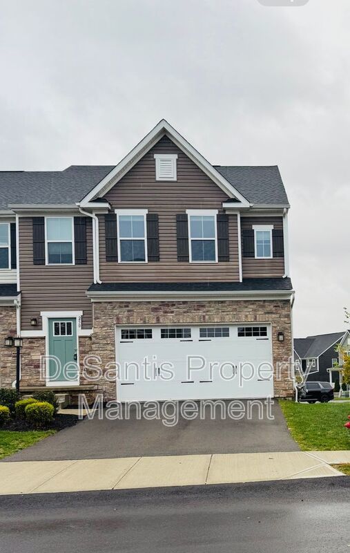 Stunning 3 bedroom, 2.5 bathroom End unit in Mars, PA property image