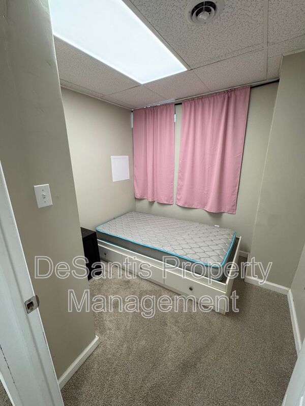 5 Bedroom 2.5 Bath in Squirrel Hill property image