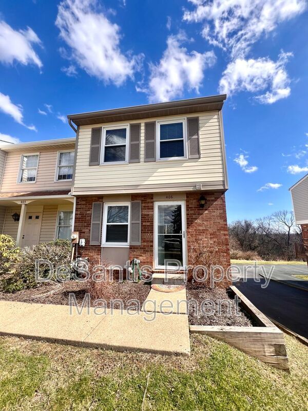 Adorable Townhouse - 2 Bedroom 1.5 Bathroom - Bonnie Brae Drive property image