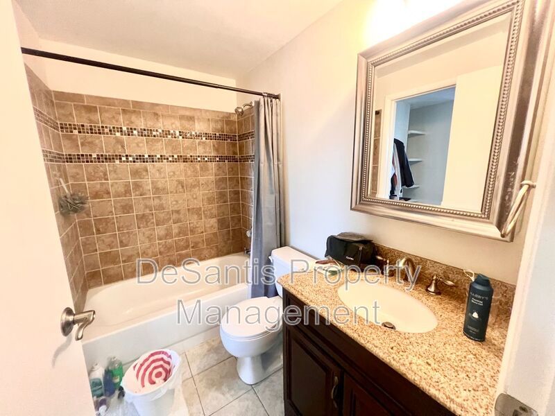 Adorable Townhouse - 2 Bedroom 1.5 Bathroom - Bonnie Brae Drive property image