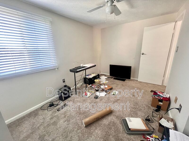 Adorable Townhouse - 2 Bedroom 1.5 Bathroom - Bonnie Brae Drive property image