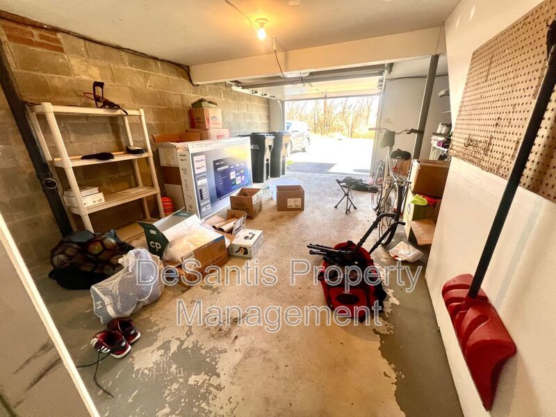 Adorable Townhouse - 2 Bedroom 1.5 Bathroom - Bonnie Brae Drive property image