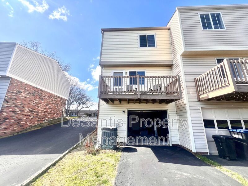Adorable Townhouse - 2 Bedroom 1.5 Bathroom - Bonnie Brae Drive property image