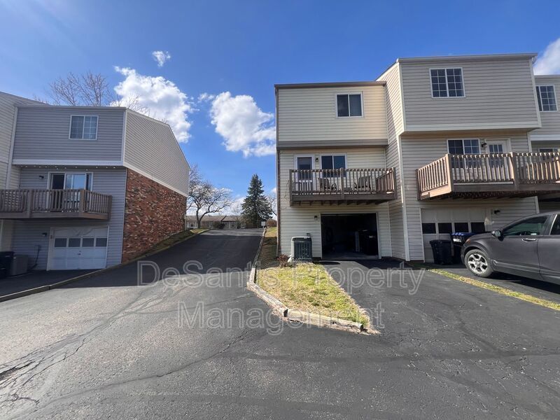 Adorable Townhouse - 2 Bedroom 1.5 Bathroom - Bonnie Brae Drive property image