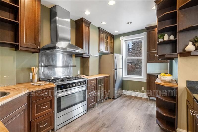 Luxurious 5-Bedroom Rental in the Heart of Shadyside property image