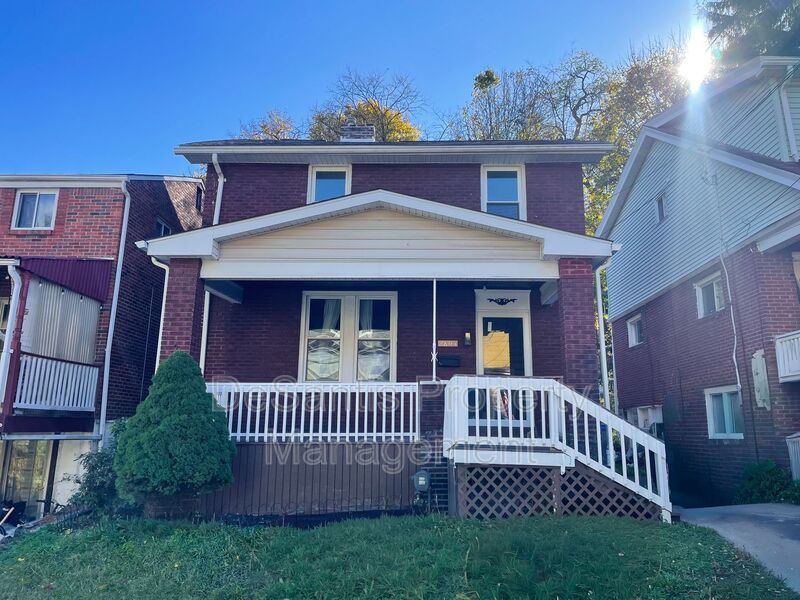 3 Bedroom 1.5 Bath in Dormont! Off Street Parking! property image