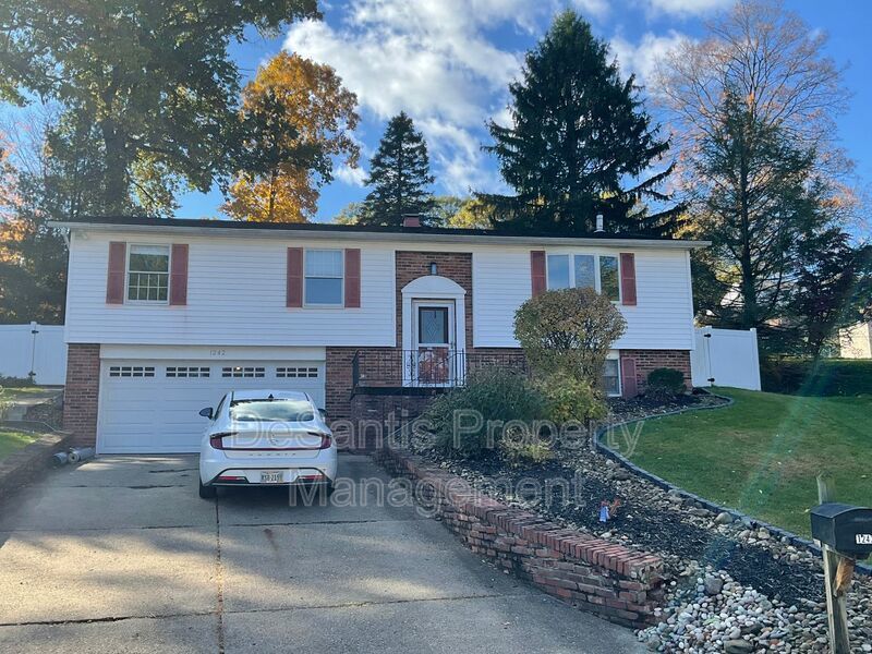 Spacious 3bed 3 bath Split-Level in Bethel Park – Updated Interiors & Private Backyard Oasis property image