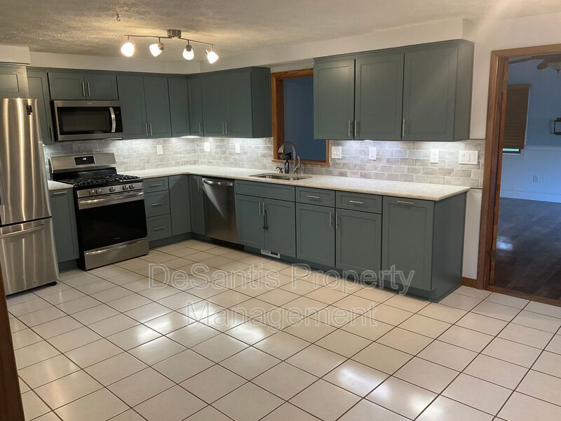 Spacious 3bed 3 bath Split-Level in Bethel Park – Updated Interiors & Private Backyard Oasis property image