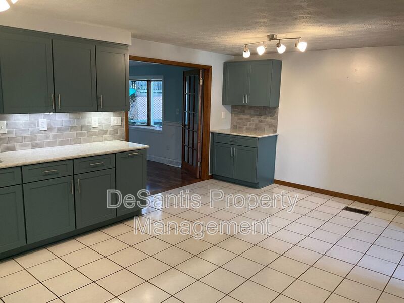 Spacious 3bed 3 bath Split-Level in Bethel Park – Updated Interiors & Private Backyard Oasis property image