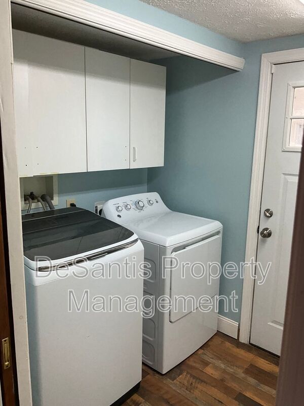 Spacious 3bed 3 bath Split-Level in Bethel Park – Updated Interiors & Private Backyard Oasis property image