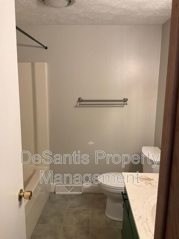 Spacious 3bed 3 bath Split-Level in Bethel Park – Updated Interiors & Private Backyard Oasis property image