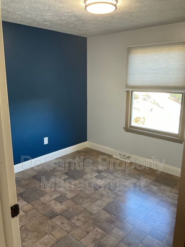 Spacious 3bed 3 bath Split-Level in Bethel Park – Updated Interiors & Private Backyard Oasis property image