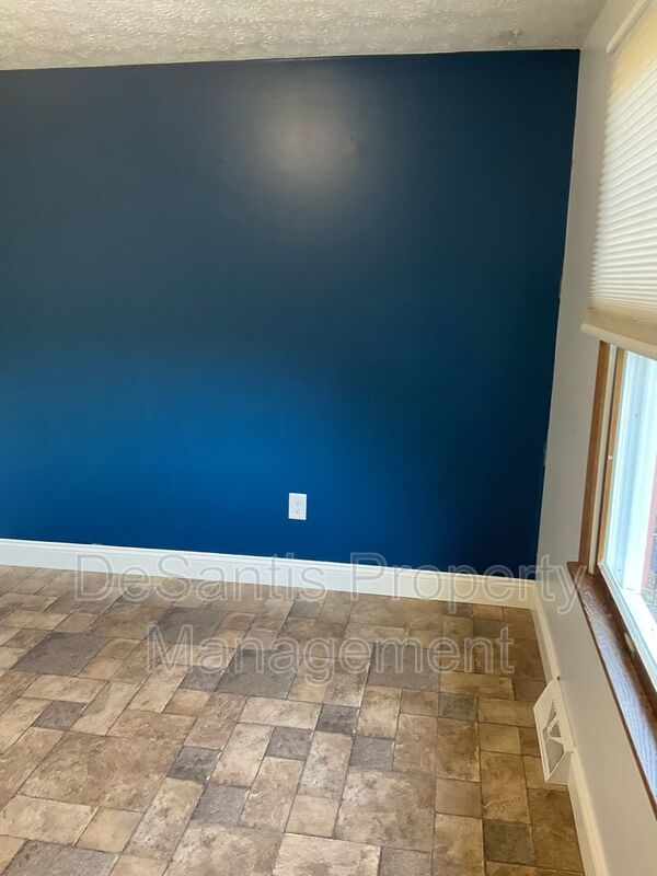 Spacious 3bed 3 bath Split-Level in Bethel Park – Updated Interiors & Private Backyard Oasis property image