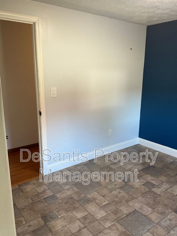 Spacious 3bed 3 bath Split-Level in Bethel Park – Updated Interiors & Private Backyard Oasis property image