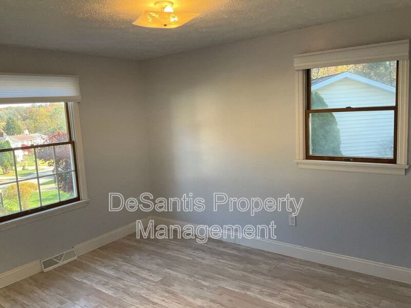 Spacious 3bed 3 bath Split-Level in Bethel Park – Updated Interiors & Private Backyard Oasis property image