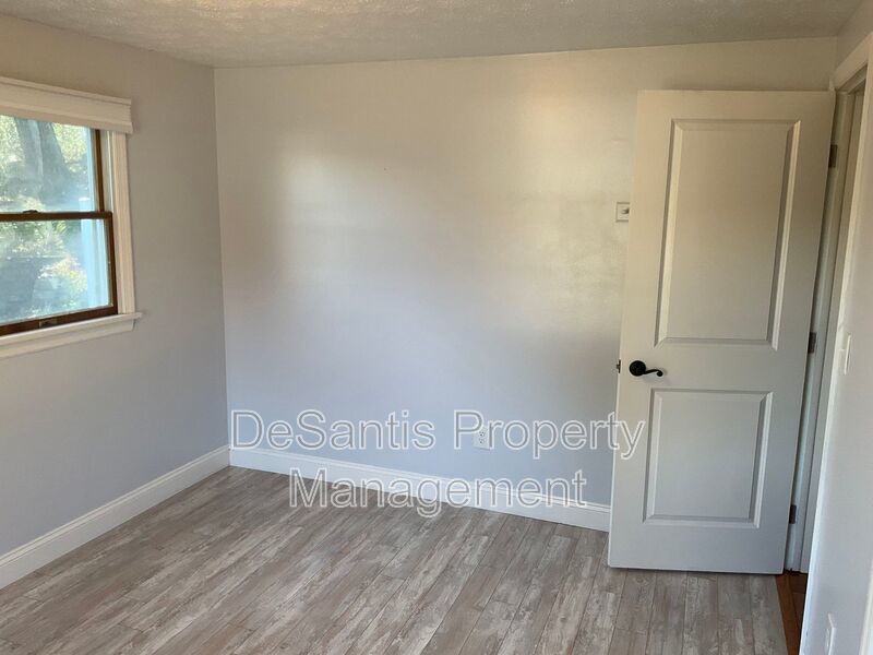 Spacious 3bed 3 bath Split-Level in Bethel Park – Updated Interiors & Private Backyard Oasis property image