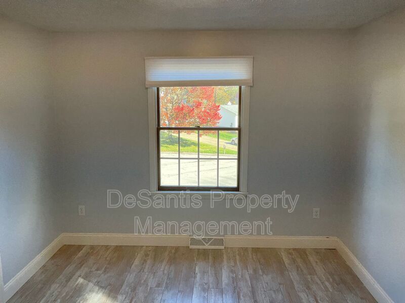 Spacious 3bed 3 bath Split-Level in Bethel Park – Updated Interiors & Private Backyard Oasis property image