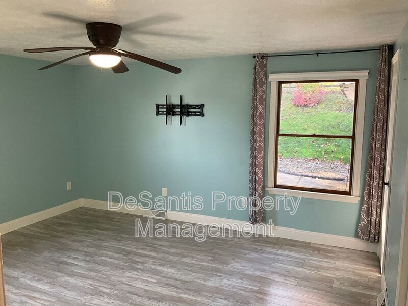 Spacious 3bed 3 bath Split-Level in Bethel Park – Updated Interiors & Private Backyard Oasis property image