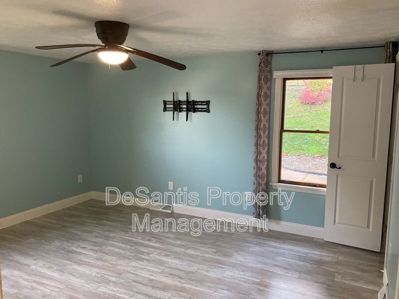 Spacious 3bed 3 bath Split-Level in Bethel Park – Updated Interiors & Private Backyard Oasis property image