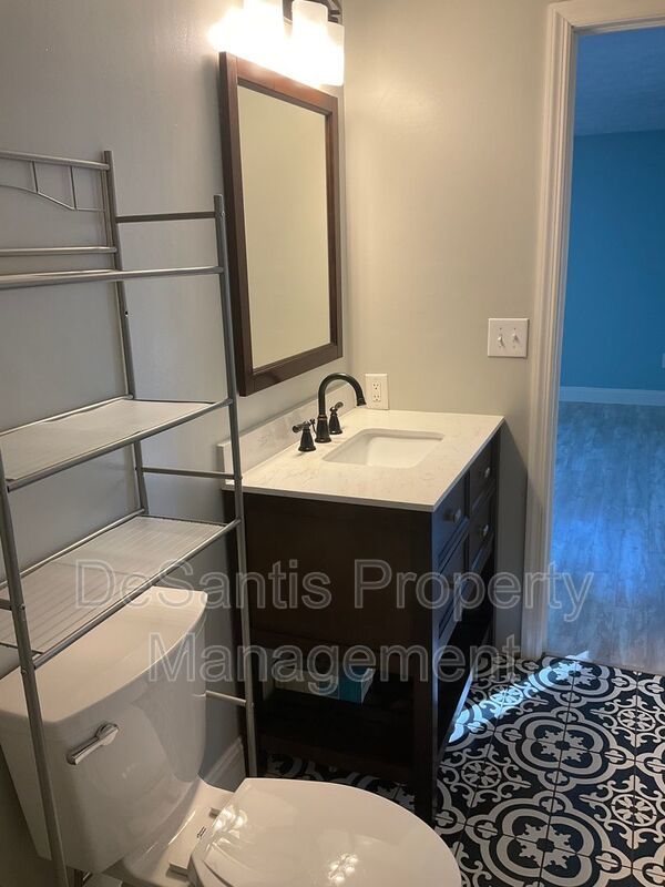 Spacious 3bed 3 bath Split-Level in Bethel Park – Updated Interiors & Private Backyard Oasis property image