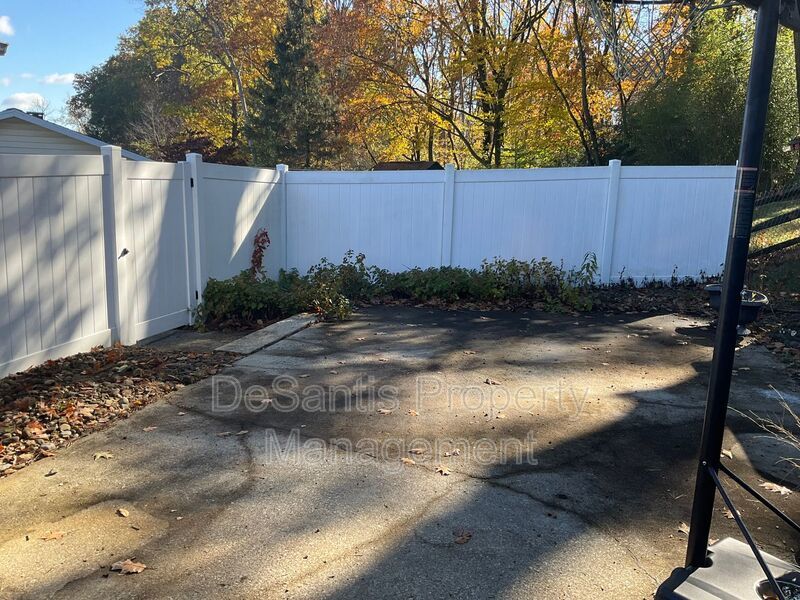 Spacious 3bed 3 bath Split-Level in Bethel Park – Updated Interiors & Private Backyard Oasis property image