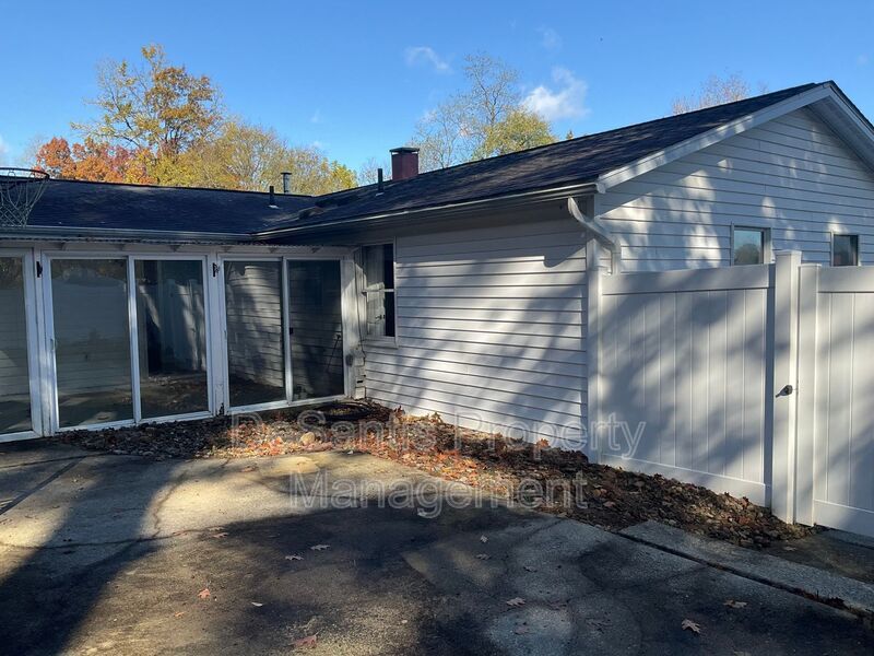 Spacious 3bed 3 bath Split-Level in Bethel Park – Updated Interiors & Private Backyard Oasis property image