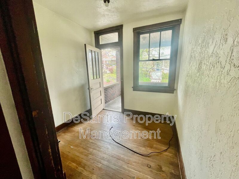 3 bed 1 bath- Pittsburgh PA property image