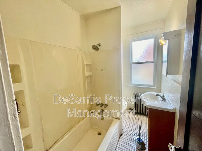 3 bed 1 bath- Pittsburgh PA property image