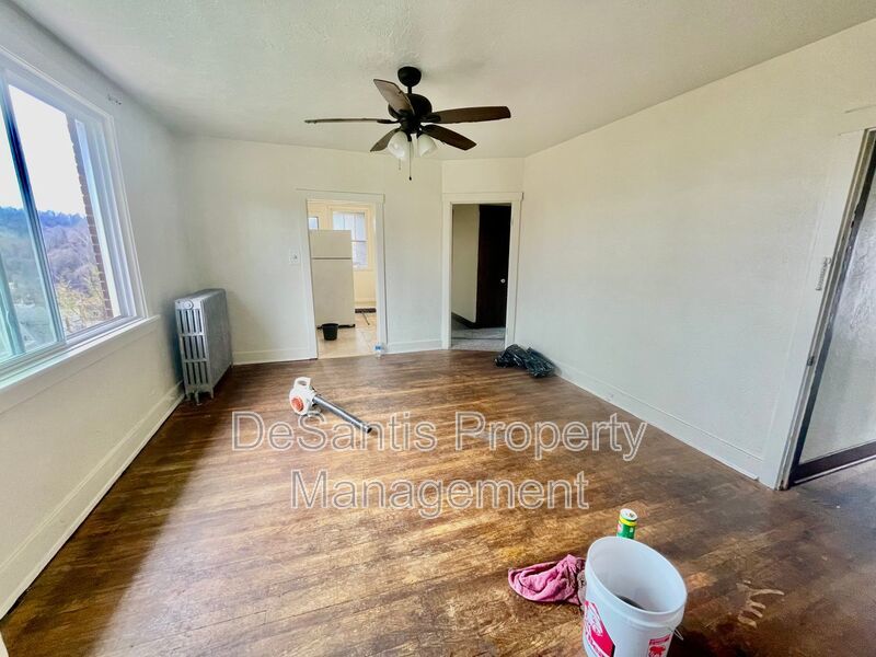 3 bed 1 bath- Pittsburgh PA property image