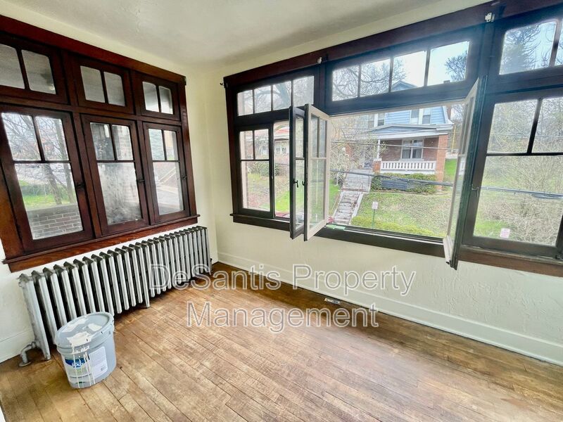 3 bed 1 bath- Pittsburgh PA property image