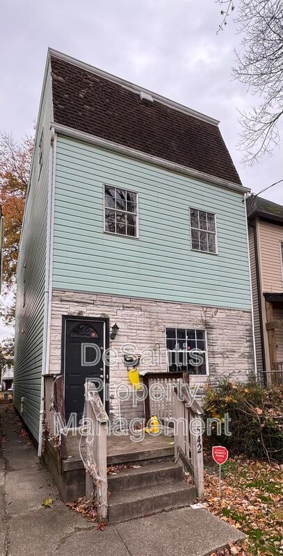 Refreshed 2 Bedroom 1 Bathroom in New Kensington! property image