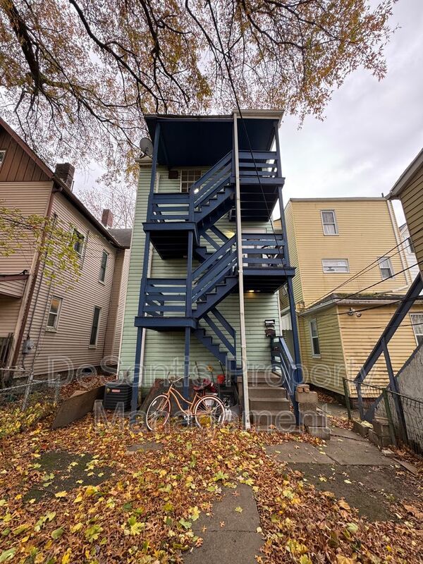 Refreshed 2 Bedroom 1 Bathroom in New Kensington! property image