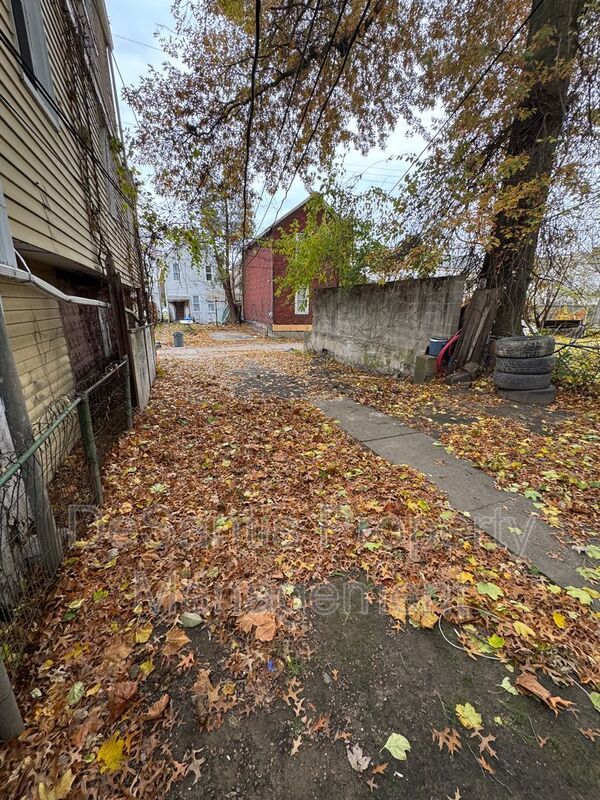 Refreshed 2 Bedroom 1 Bathroom in New Kensington! property image