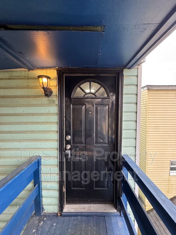 Refreshed 2 Bedroom 1 Bathroom in New Kensington! property image