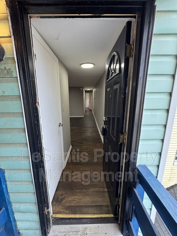 Refreshed 2 Bedroom 1 Bathroom in New Kensington! property image