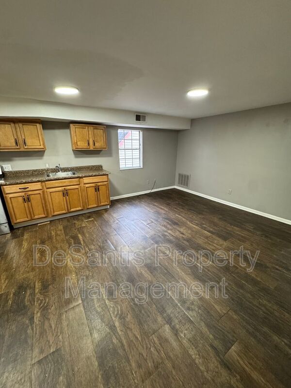Refreshed 2 Bedroom 1 Bathroom in New Kensington! property image