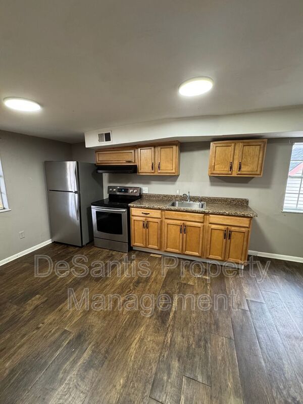 Refreshed 2 Bedroom 1 Bathroom in New Kensington! property image