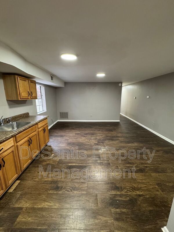 Refreshed 2 Bedroom 1 Bathroom in New Kensington! property image