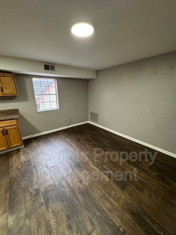 Refreshed 2 Bedroom 1 Bathroom in New Kensington! property image