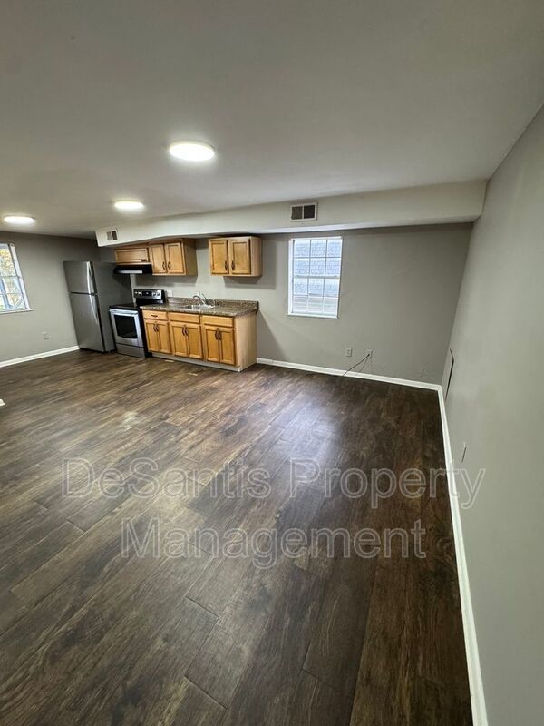 Refreshed 2 Bedroom 1 Bathroom in New Kensington! property image