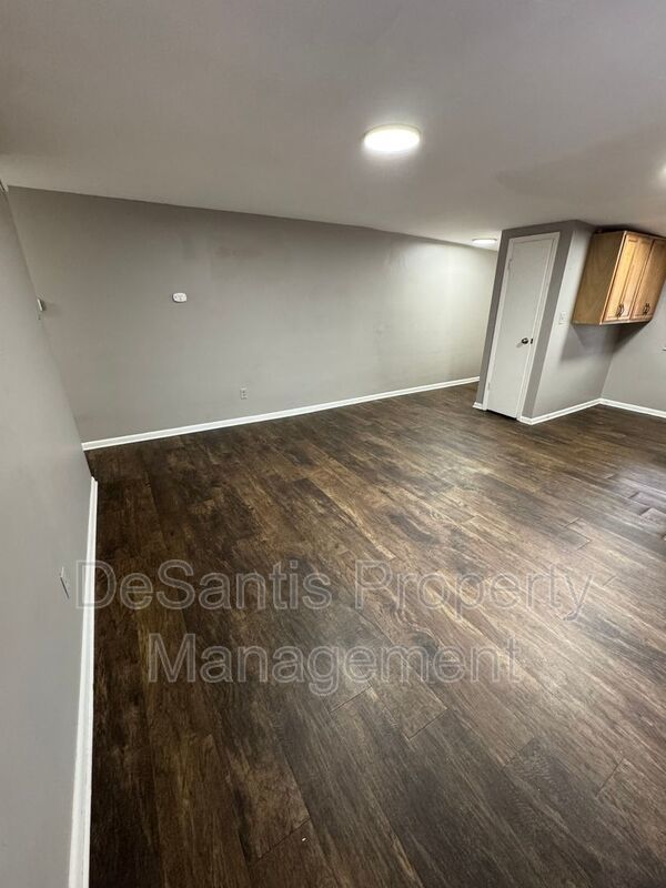 Refreshed 2 Bedroom 1 Bathroom in New Kensington! property image