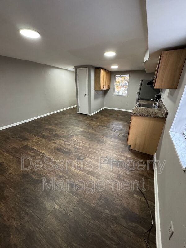 Refreshed 2 Bedroom 1 Bathroom in New Kensington! property image