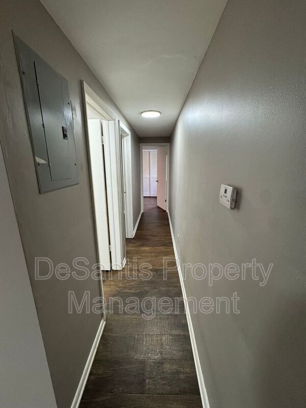 Refreshed 2 Bedroom 1 Bathroom in New Kensington! property image
