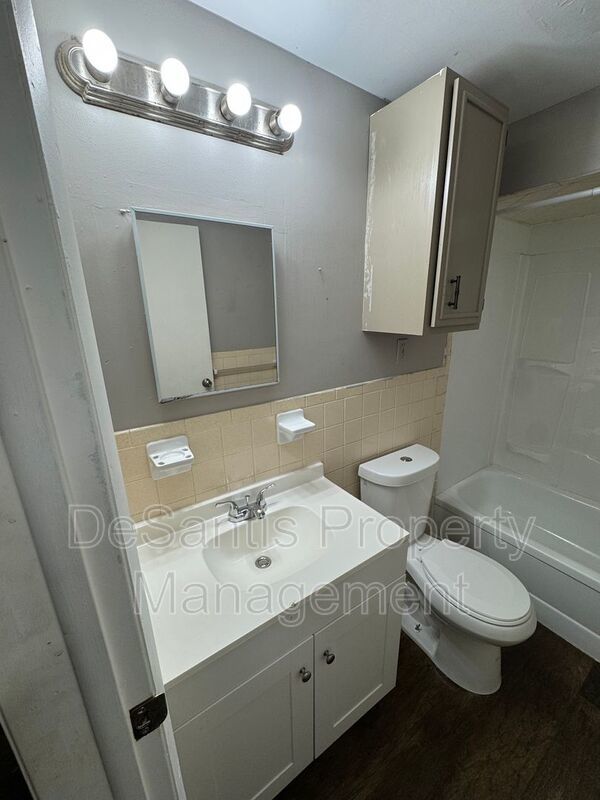 Refreshed 2 Bedroom 1 Bathroom in New Kensington! property image