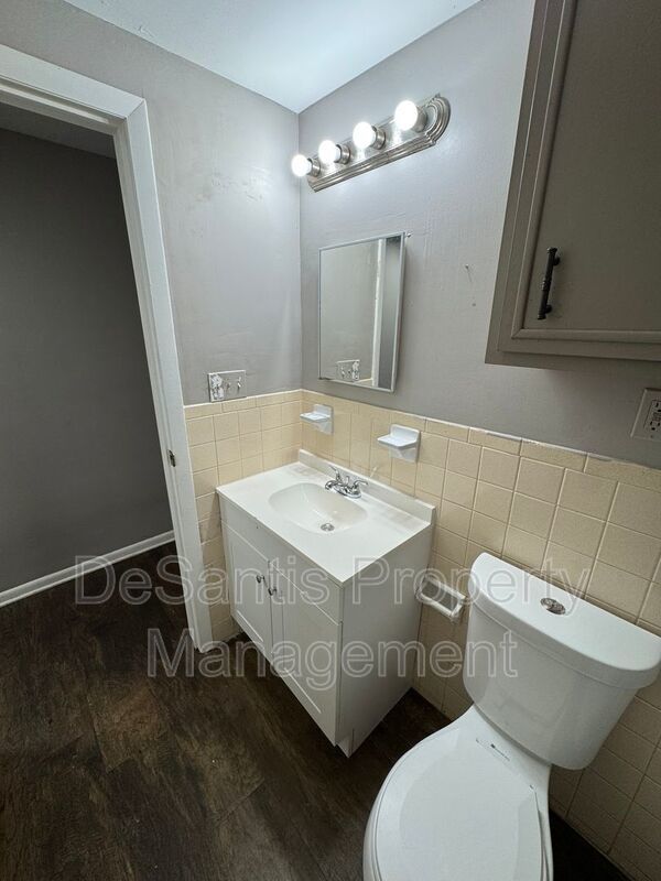 Refreshed 2 Bedroom 1 Bathroom in New Kensington! property image